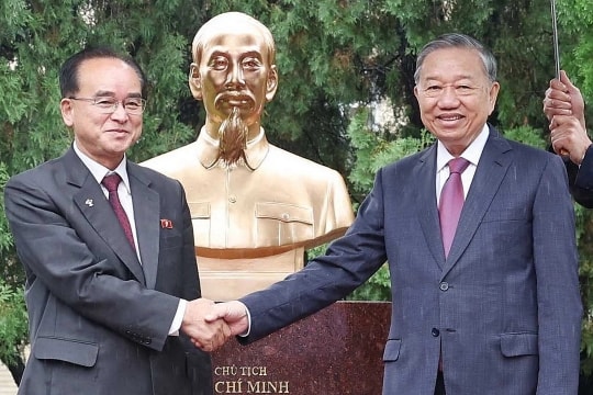 Tổng Bí thư dự lễ khánh thành tượng Chủ tịch Hồ Chí Minh ở Triều Tiên