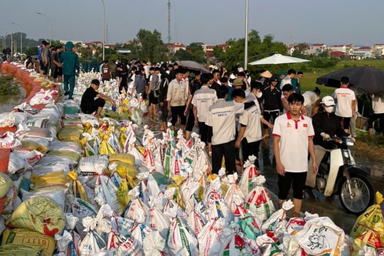 Đêm trắng đắp đê sông Cầu