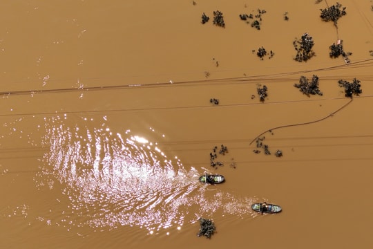 Quốc vương Campuchia thăm hỏi Việt Nam về tình hình bão lụt