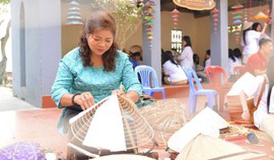 Làng nghề livestream bán hàng trên TikTok