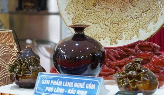 Nhiều sản phẩm tinh hoa làng nghề thu hút khách hàng