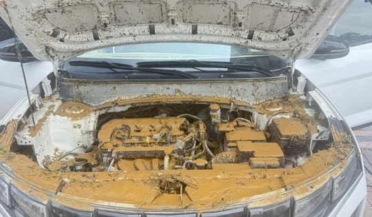 Ô tô ngập bùn đất tại Thái Nguyên cần xử lý thế nào?