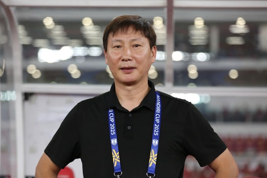 Bộ VHTT&DL đề xuất tặng bằng khen của Thủ tướng Chính phủ cho HLV Kim Sang-sik