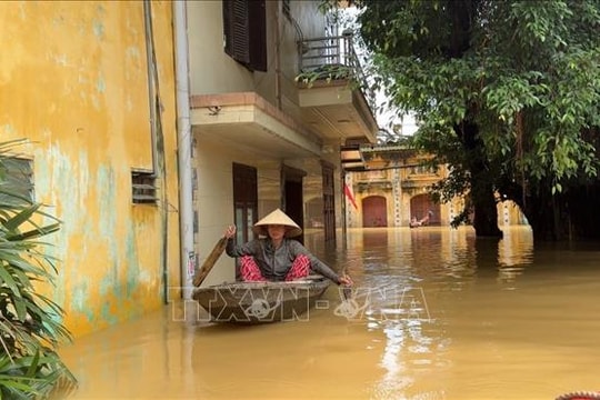 Khánh Hòa: Ủng hộ 5 tỷ đồng hỗ trợ người dân các tỉnh bị thiệt hại do bão lũ