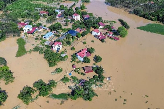 Bắc Ninh: Tập trung khắc phục hậu quả thiên tai, cứu trợ cho người dân vùng bị cô lập