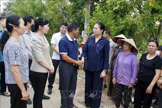 Đoàn công tác Ủy ban Trung ương MTTQ Việt Nam thăm hỏi người dân bị ảnh hưởng lũ lụt tại Bắc Ninh