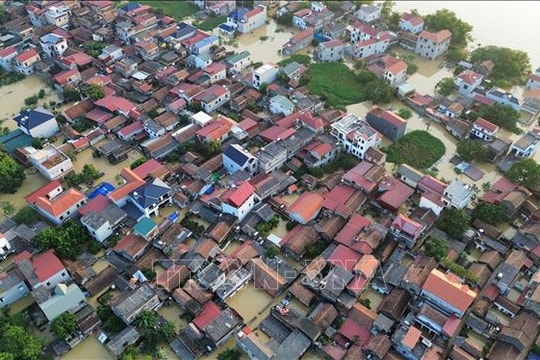 Bắc Ninh: Xuyên đêm bảo vệ an toàn đê thôn Thuận, xã Mỹ Thái