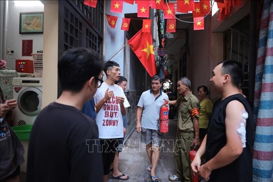 Đã dập tắt vụ cháy lớn tại nhà dân ở ngõ 180 Kim Hoa, phường Văn Miếu (Hà Nội)