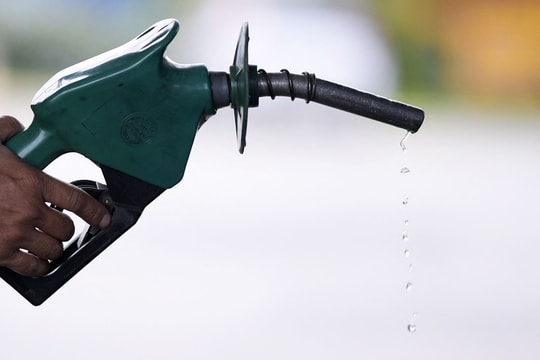 Giá dầu thế giới rơi xuống mức thấp nhất kể từ tháng 5/2025