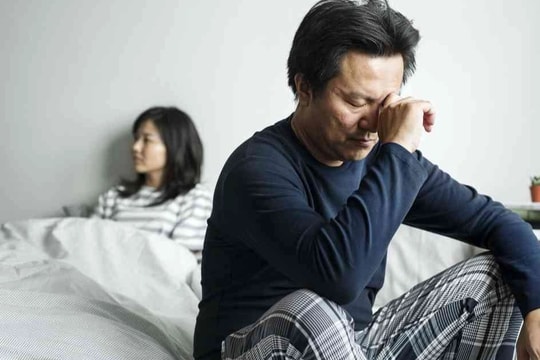 Mới 45 tuổi, vợ tôi đã đòi “nghỉ hưu” chuyện ân ái