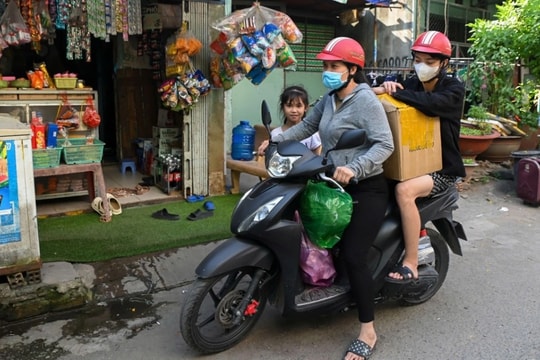 Lao động nhập cư bỏ phố, TPHCM phải biết “buông ai, giữ ai”