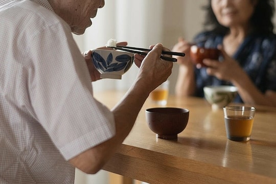 Vợ chồng Nhật hối tiếc vì không dám tiêu tiền