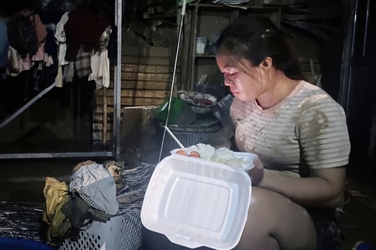 Đêm đầu tiên sau lũ
