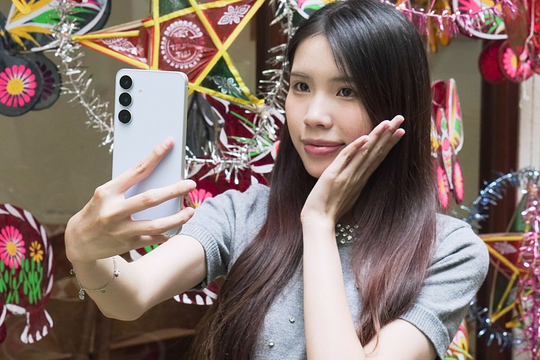 Ba ưu điểm giúp Galaxy S25 FE thu hút phái đẹp