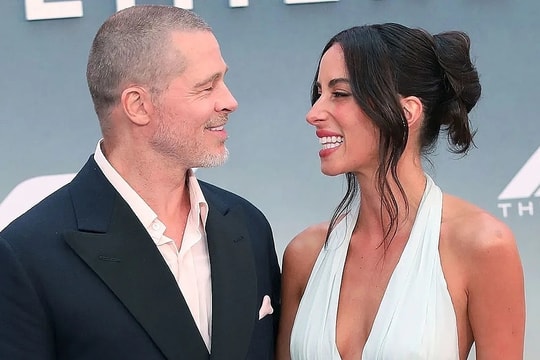 Brad Pitt dọn về sống chung với bạn gái