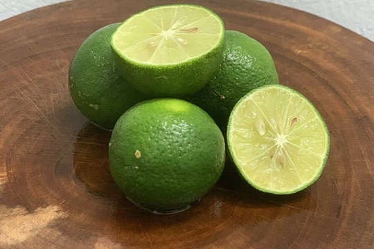 Uống nước cốt chanh vào sáng sớm giúp giảm cân, thải độc?