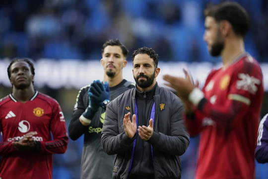 Owen: 'Thật nực cười khi đổ lỗi cho sơ đồ 3 hậu vệ của Amorim'