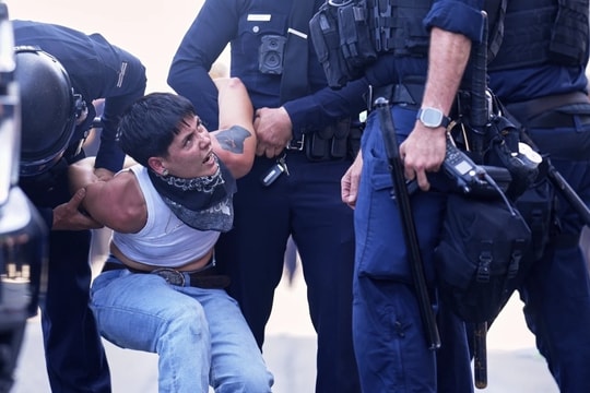 Nỗi sợ bị bắt nhầm của công dân Mỹ trước sóng truy quét nhập cư