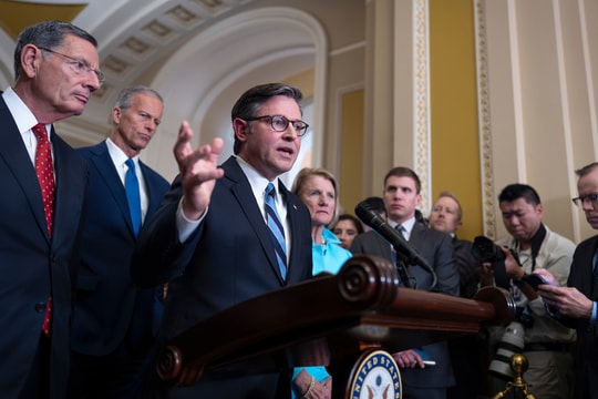 Đảng Cộng hòa bất đồng giữa khủng hoảng đóng cửa chính phủ