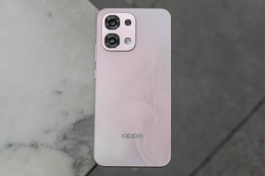 Oppo A6 Pro - smartphone siêu bền, pin 7.000 mAh