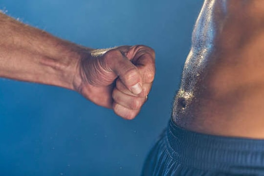 Đâu là vùng trọng yếu trên cơ thể, đánh vào có thể bị phạt nặng?