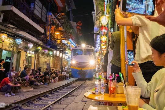 'Dẹp cà phê đường tàu thay vì níu kéo lợi ích ngắn hạn'