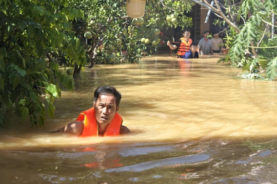 Miền Bắc còn 12.900 nhà ngập, đê điều nguy cơ sạt trượt