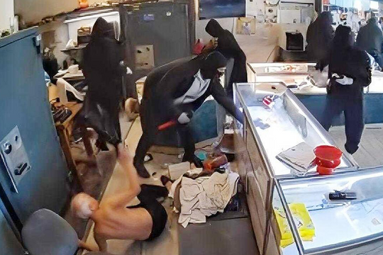 Gia đình chủ tiệm vàng Kim Hưng phẫn uất sau vụ cướp