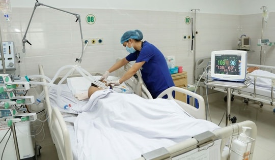 Tự điều trị sốt xuất huyết tại nhà, người đàn ông phải nhập viện gấp