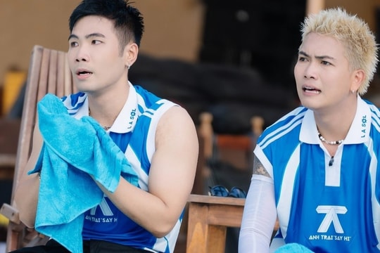 Anh trai 'say hi' có đáng lo?