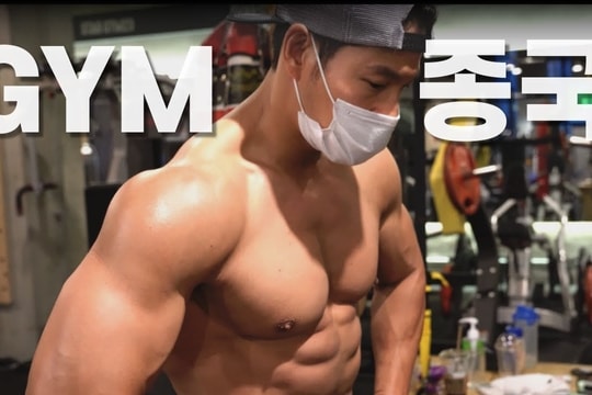 Kim Jong Kook gây tranh cãi