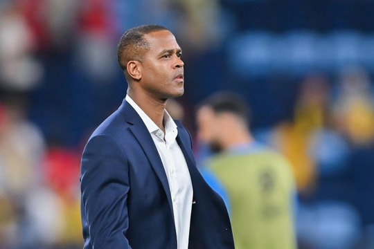 CĐV Indonesia đòi sa thải HLV Patrick Kluivert, nhớ ông Shin Tae-yong
