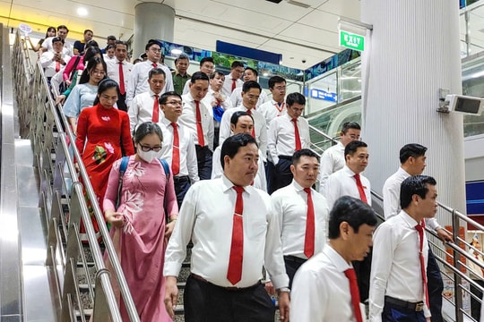 Đoàn đại biểu dự Đại hội Đảng bộ TP Hồ Chí Minh tham quan các công trình tiêu biểu