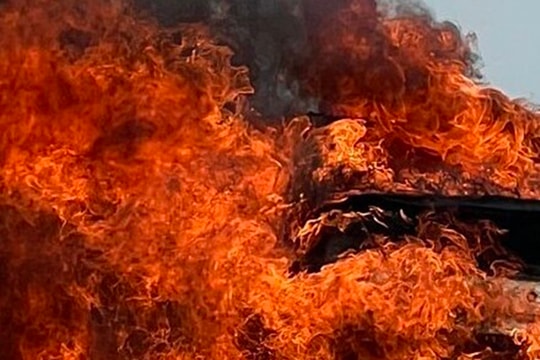 Cháy tại xưởng sản xuất gỗ ép ở Hưng Yên