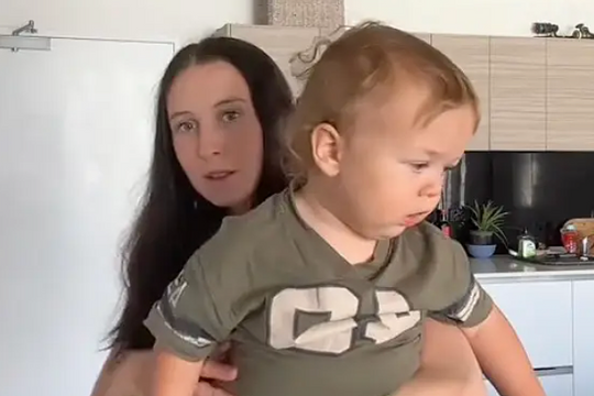 Cậu bé bị nhầm là AI vì quá to lớn