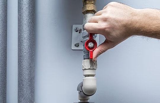 Nhiều người không biết tắt điện, nước, gas khi gặp sự cố