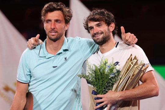 Tay vợt ngoài top 200 vô địch Thượng Hải Masters