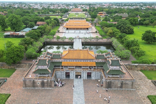 Bảo trì lầu Ngũ Phụng ở cố đô Huế