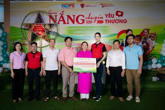 Hỗ trợ sơn sửa lớp học và tặng quà cho học sinh Lạng Sơn, Quảng Ninh