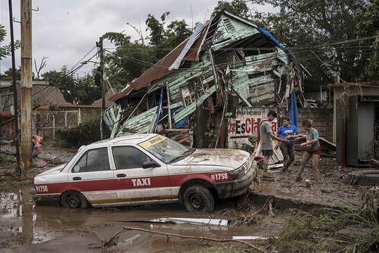 Mưa lớn gây lũ lụt và lở đất ở Mexico, ít nhất 41 người chết