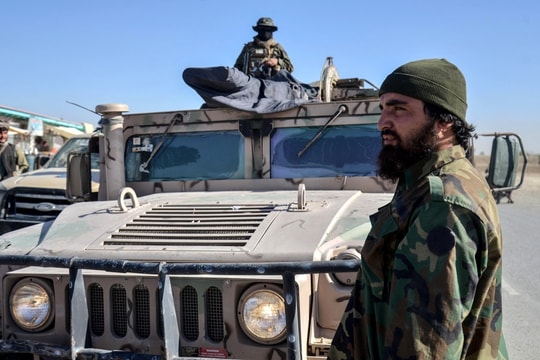 Afghanistan - Pakistan giao tranh ở biên giới, hàng chục binh sĩ thiệt mạng