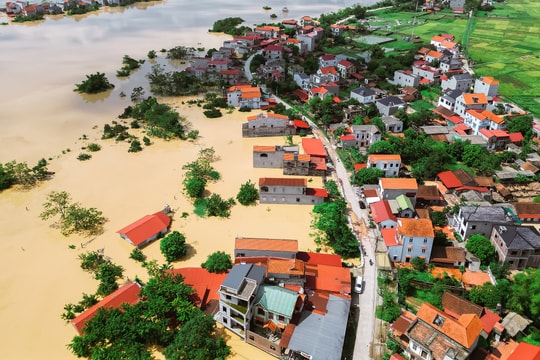 Lũ sông Cầu xuống dưới báo động ba, còn 7.600 nhà ngập