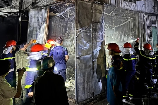 Cháy chợ ở Đồng Tháp, nhiều ki-ốt bị thiêu rụi