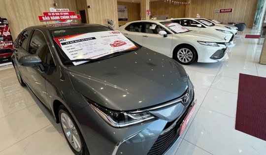 Ô tô mới ế ẩm, hãng mở kênh bán xe cũ