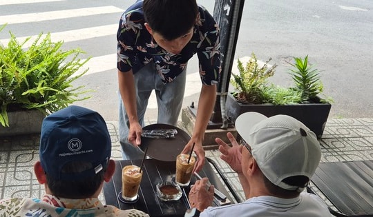 Giải mã làn sóng 50.000 cửa hàng, quán cà phê đóng cửa