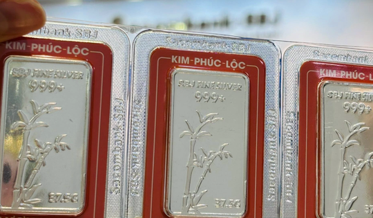 Giá bạc hôm nay 12-10: Phá đỉnh 14 năm, chuyên gia cảnh báo điều bất ngờ