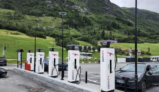 Lái thử - "chìa khóa" để chuyển đổi xe điện