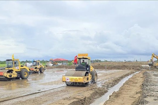 Đẩy nhanh nhịp thi công cao tốc Châu Đốc - Cần Thơ - Sóc Trăng giai đoạn 1