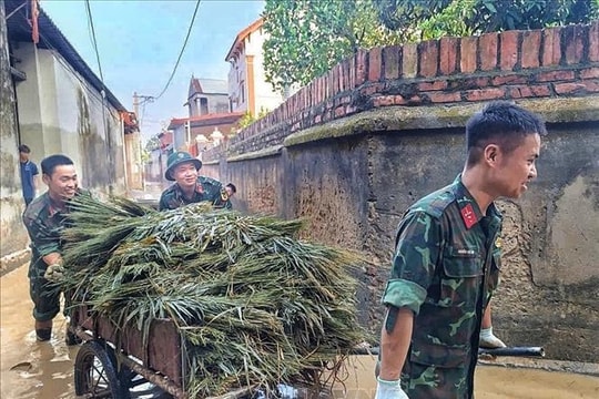 Chung tay dựng lại bình yên sau lũ dữ