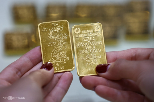 Giá vàng miếng lên gần 144 triệu đồng một lượng